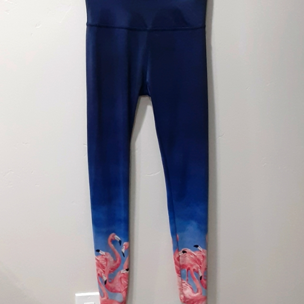 Blue ombre yoga pants with flamingos at the feet